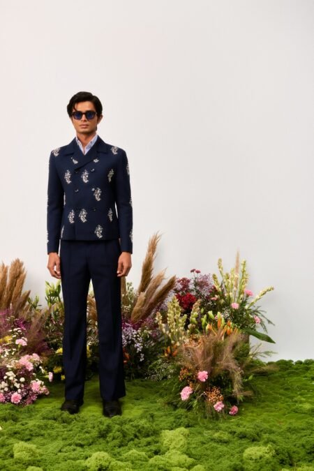 navy-bloom-embroidery-jacket